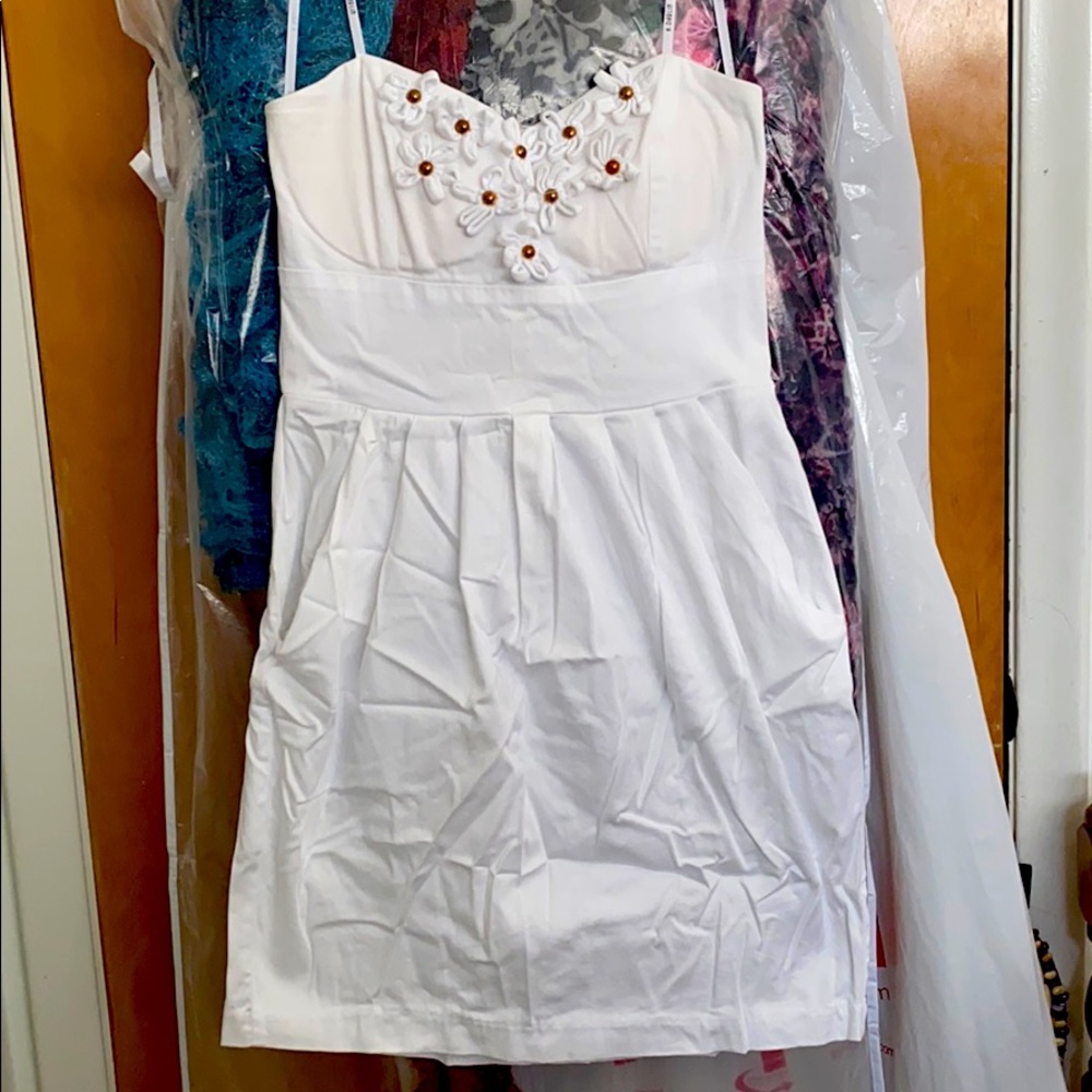 Short white dress with pockets